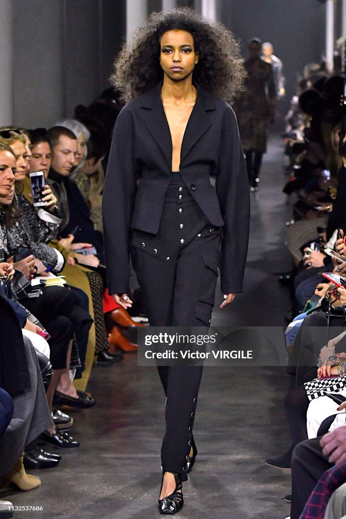 Mugler - Runway - Paris Fashion Week Womenswear Fall/Winter 2019/2020