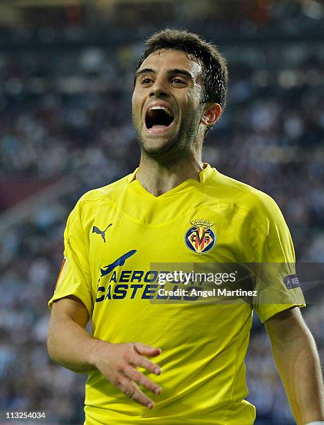 Giuseppe Rossi of Villarreal reacts during the UEFA Europa League semi final first leg match between FC Porto and Villarreal at Estadio do Dragao on...