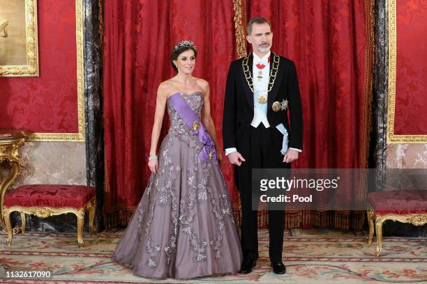 Queen Letizia of Spain and King Felipe VI of Spain attend a Gala Dinner in honour of Peruvian President Martin Alberto Vizcarra and wife at the Royal...