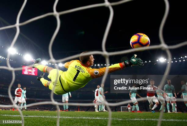 Artur Boruc of AFC Bournemouth stretches but fails to reach a free-kick from Alexandre Lacazette of Arsenal for Arsenal's fifth goal during the...
