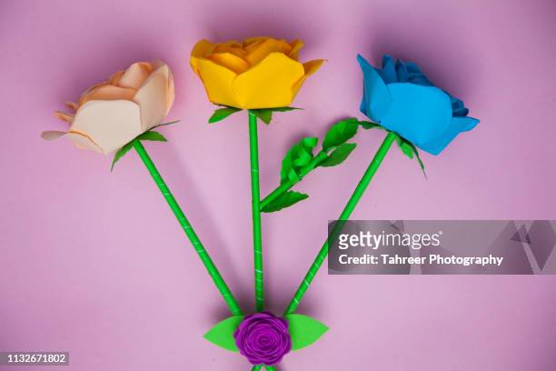 rose made with paper - paper flower stock-fotos und bilder