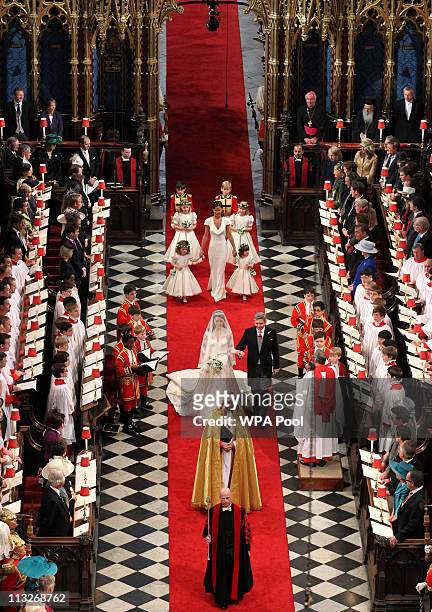 Catherine Middleto walks up the aisle with her father Michael Middleton inside Westminster Abbey on April 29, 2011 in London, England. The marriage...