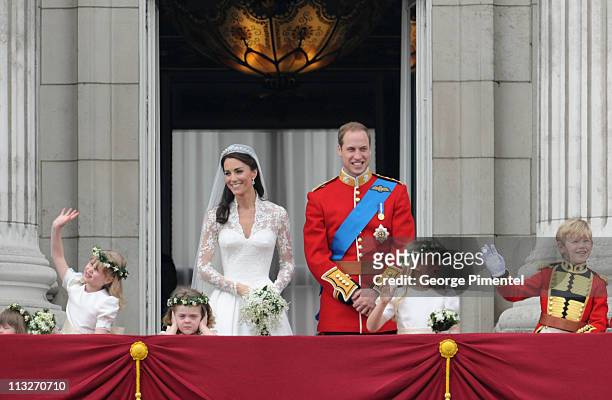 Prince William, Duke of Cambridge and Catherine, Duchess of Cambridge greet well-wishers from the balcony next to Eliza Lopes, Lady Louise Windsor,...