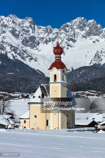 österreich tirol - wilder kaiser winter - lebensziel stock pictures, royalty-free photos & images