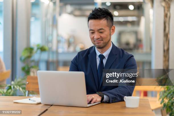 Japanese Man Using Computer Japanese Man Laptop Photos and Premium High Res Pictures - Getty Images