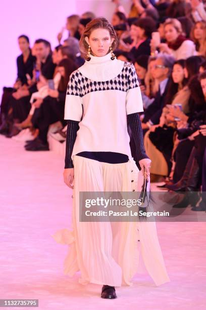 Model walks the runway during the Chloe show as part of the Paris Fashion Week Womenswear Fall/Winter 2019/2020 on February 28, 2019 in Paris, France.