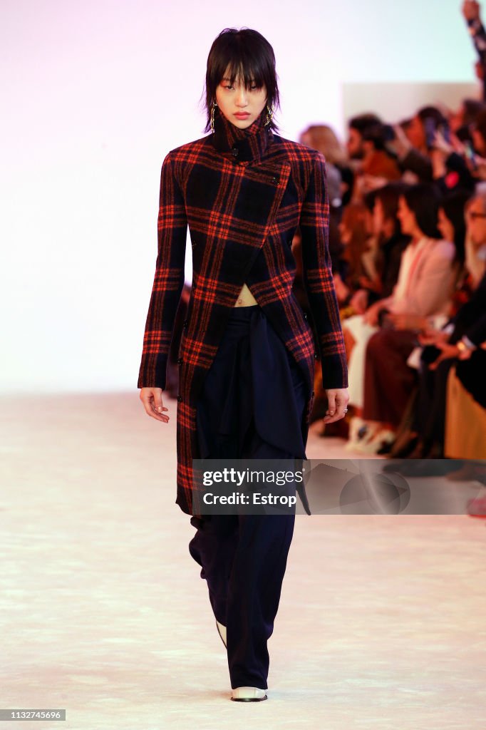 Chloe : Runway - Paris Fashion Week Womenswear Fall/Winter 2019/2020