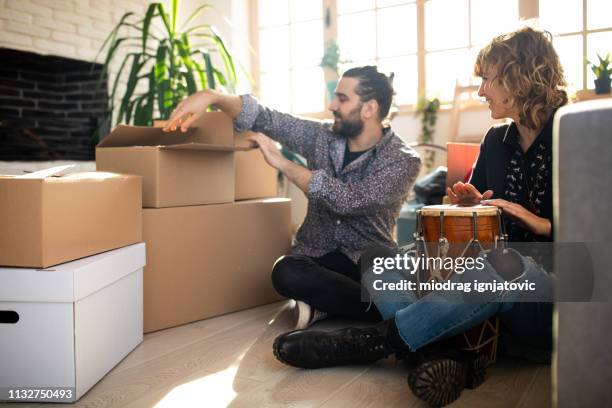 music for our new start - couple seated apartment hipster imagens e fotografias de stock