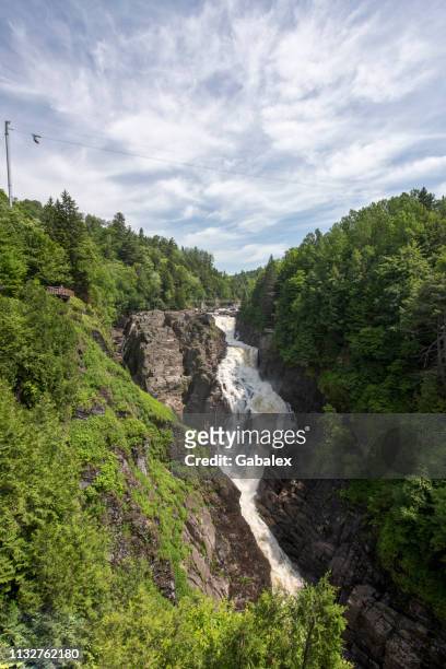 waterfall - fleuve et rivière stock pictures, royalty-free photos & images