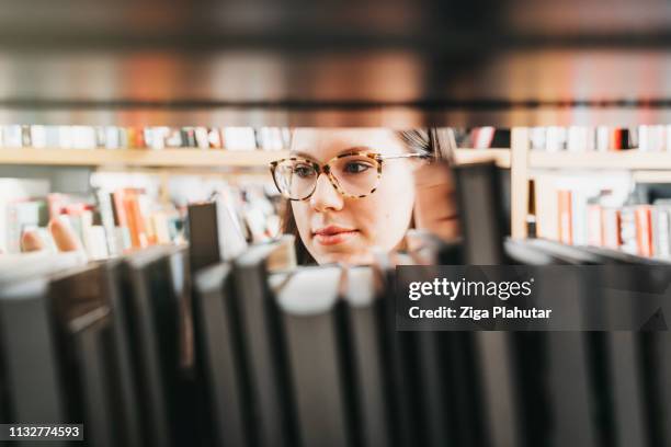 caught looking at the books - bibliotecário imagens e fotografias de stock