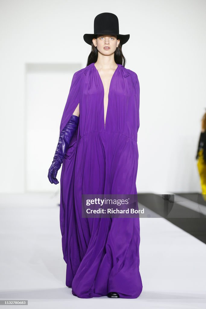 Ann Demeulemeester : Runway - Paris Fashion Week Womenswear Fall/Winter 2019/2020