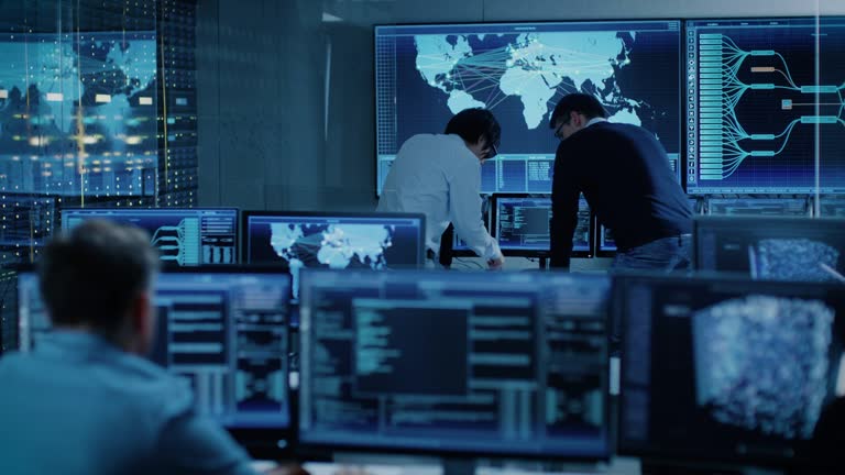 https://media.gettyimages.com/id/1132781688/video/in-the-system-control-room-project-manager-and-it-administrator-have-discussion-monitoring.jpg?b=1&s=640x640&k=20&c=lRwDAExwS6P42Wt25qYMSiKwU6bpMeIjcAVHTI1D-6U=