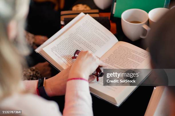 book club readings - book club stock pictures, royalty-free photos & images