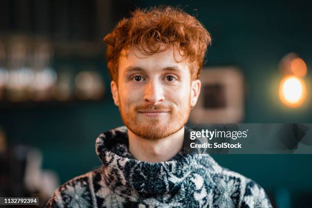 headshot of a young adult - looking at camera imagens e fotografias de stock