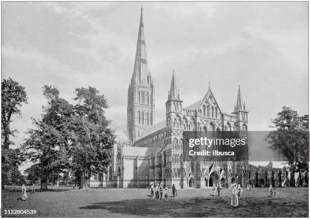 antike schwarz-weiß-fotografie von england und wales: salisbury cathedral - salisbury england stock-grafiken, -clipart, -cartoons und -symbole