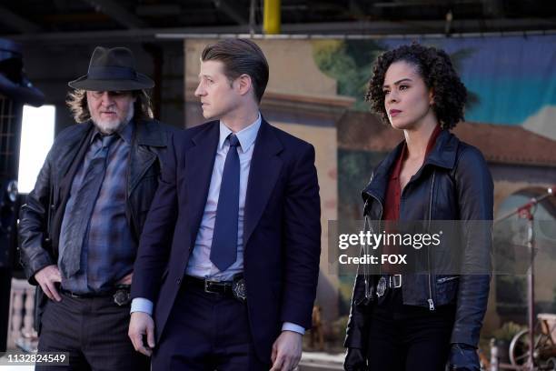 Donal Logue, Ben McKenzie and guest star Kelcy Griffin in the Ace Chemicals episode of GOTHAM airing Thursday, Feb. 21 on FOX.