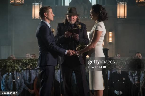 Ben McKenzie, Donal Logue and Morena Baccarin in the The Trial of Jim Gordon episode of GOTHAM airing Thursday, March 7 on FOX.