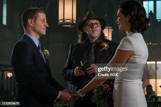 Ben McKenzie, Donal Logue and Morena Baccarin in the The Trial of Jim Gordon episode of GOTHAM airing Thursday, March 7 on FOX.