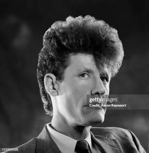 Musician and performer Lyle Lovett poses for a portrait in December 1985 in Los Angeles, California.