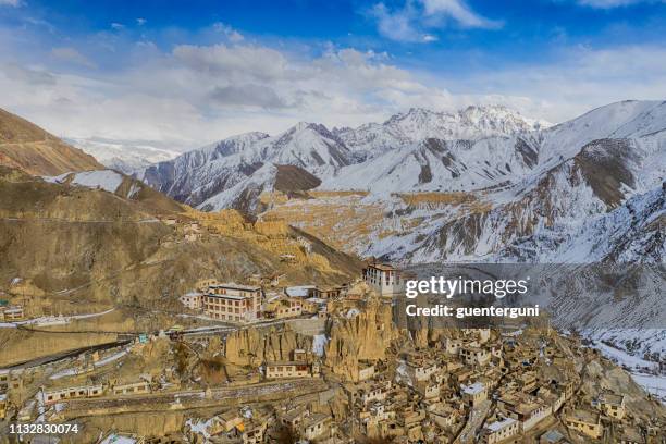 lamayuru gompa (monastery) in ladakh, jammu and kashmir, india - mosteiro de lamayuru imagens e fotografias de stock