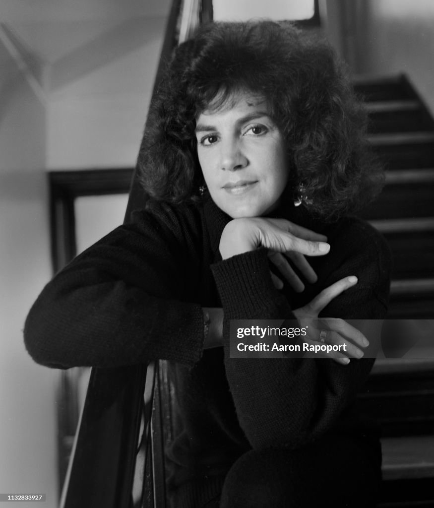 Mercedes Rutledge Actress Mercedes Ruehl poses for a portrait in December 1984 in Los ...