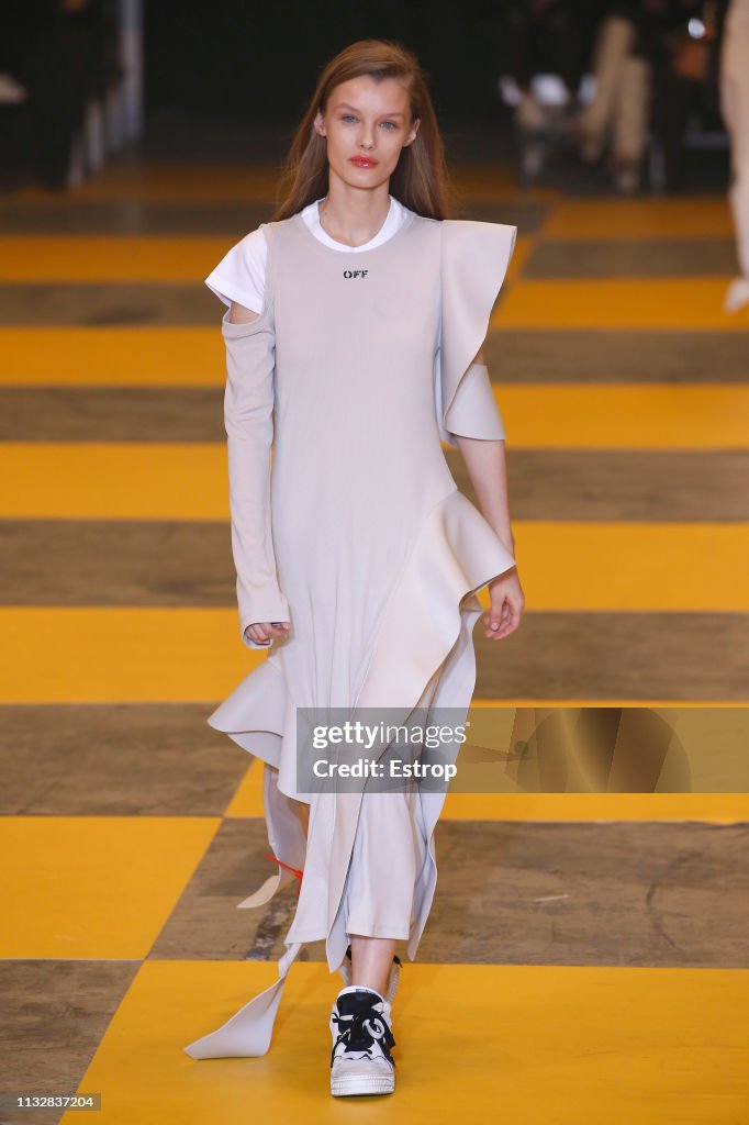 Off-White : Runway - Paris Fashion Week Womenswear Fall/Winter 2019/2020