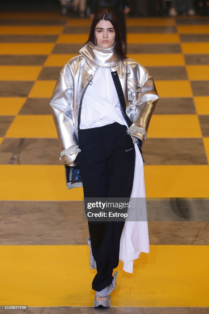 Off-White : Runway - Paris Fashion Week Womenswear Fall/Winter 2019/2020