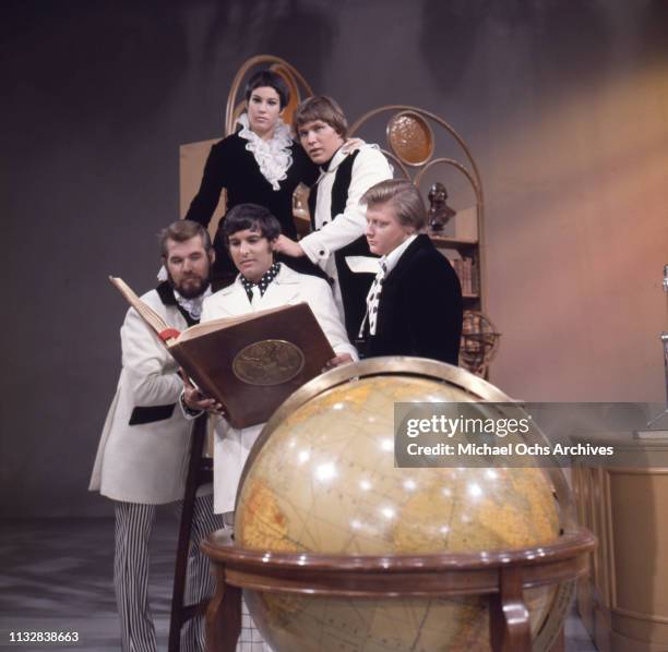 Kenny Rogers, Thelma Camacho, Mike Settle and Terry Williams and Mickey Jones of the band "Kenny Rogers & The First Edition" pose for a portrait...