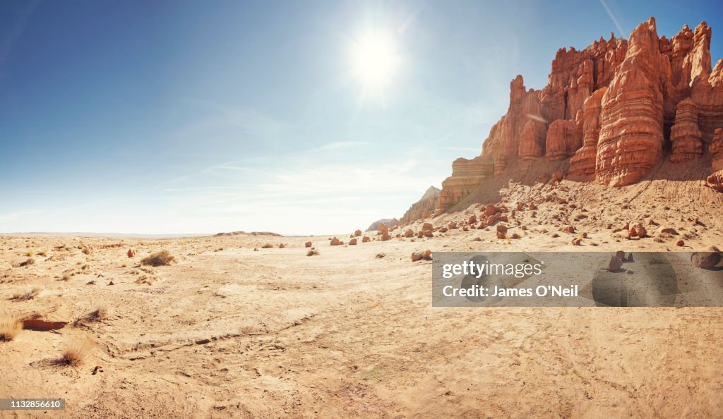 Empty desert landscape with open plateau and cliff band