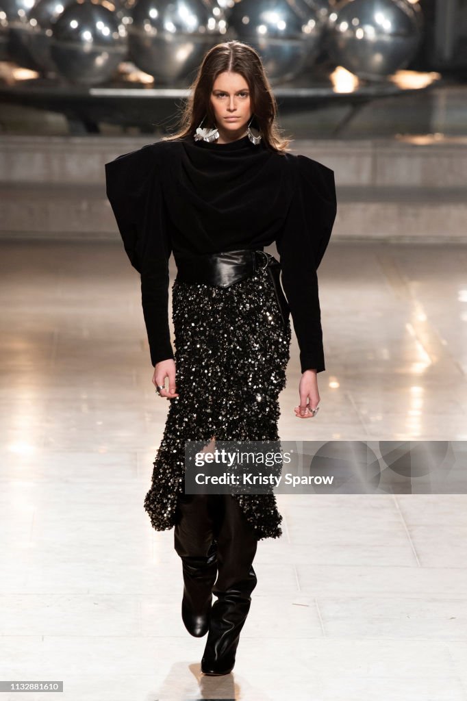 Isabel Marant : Runway - Paris Fashion Week Womenswear Fall/Winter 2019/2020