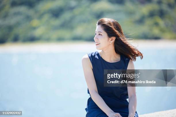 beautiful japanese women in her twenties - japanese woman stock pictures, royalty-free photos & images
