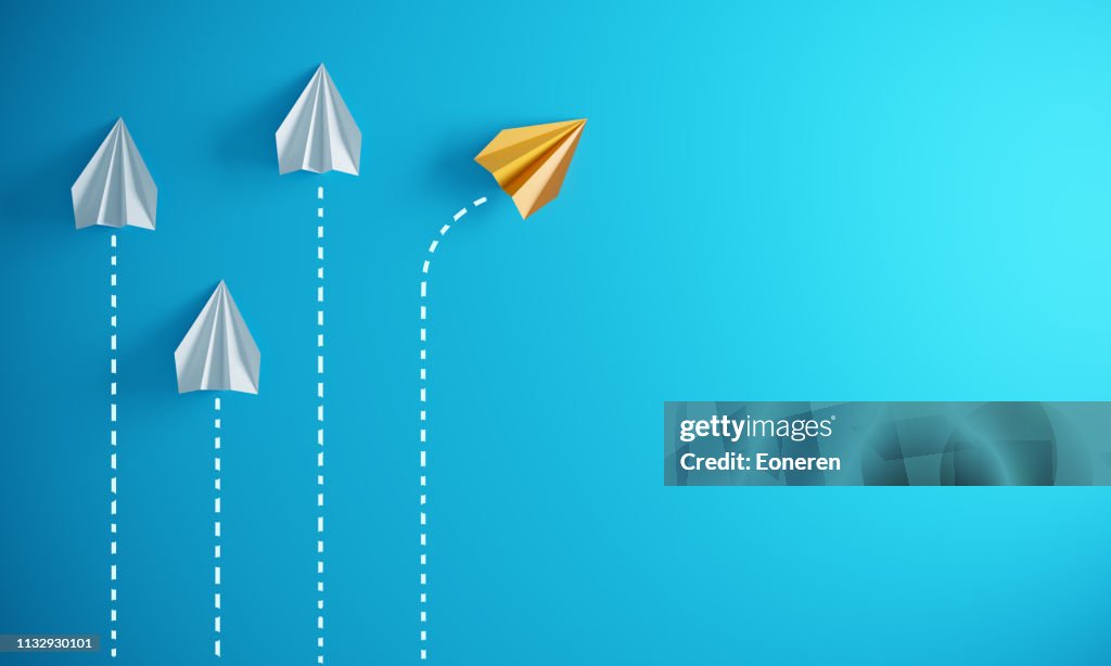 Concepto de liderazgo con aviones de papel