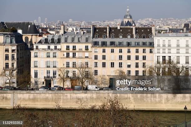Row of buildings located at Ile Saint-Louis island near the Notre Dame Cathedral, on the banks of the Seine, listed as a UNESCO World Heritage Site...