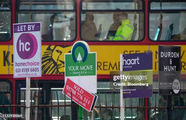 London Bus Railing 1,094 Bus Railing Stock Photos, High-Res Pictures, and Images - Getty ...