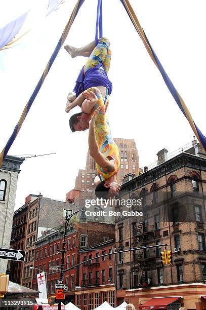 High Risk Acrobats Cirque Tacular Photos and Premium High Res Pictures - Getty Images