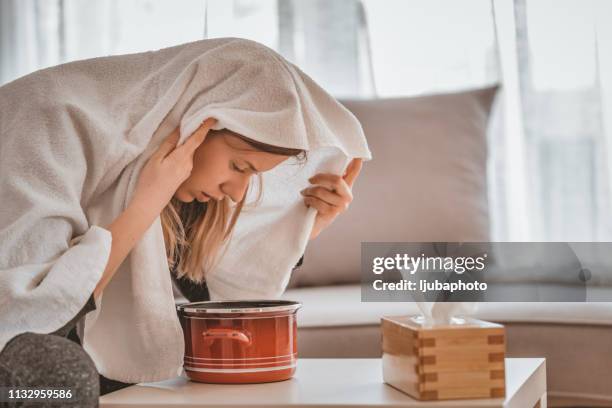 oh non, ça pourrait être la grippe? - steam stock photos et images de collection