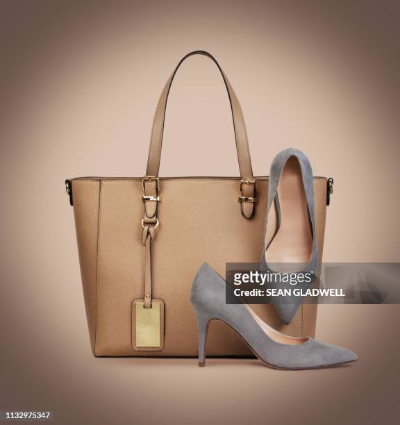 handbag and shoes - handtasche stock-fotos und bilder