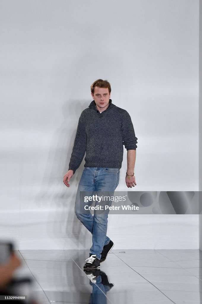 Loewe : Runway - Paris Fashion Week Womenswear Fall/Winter 2019/2020