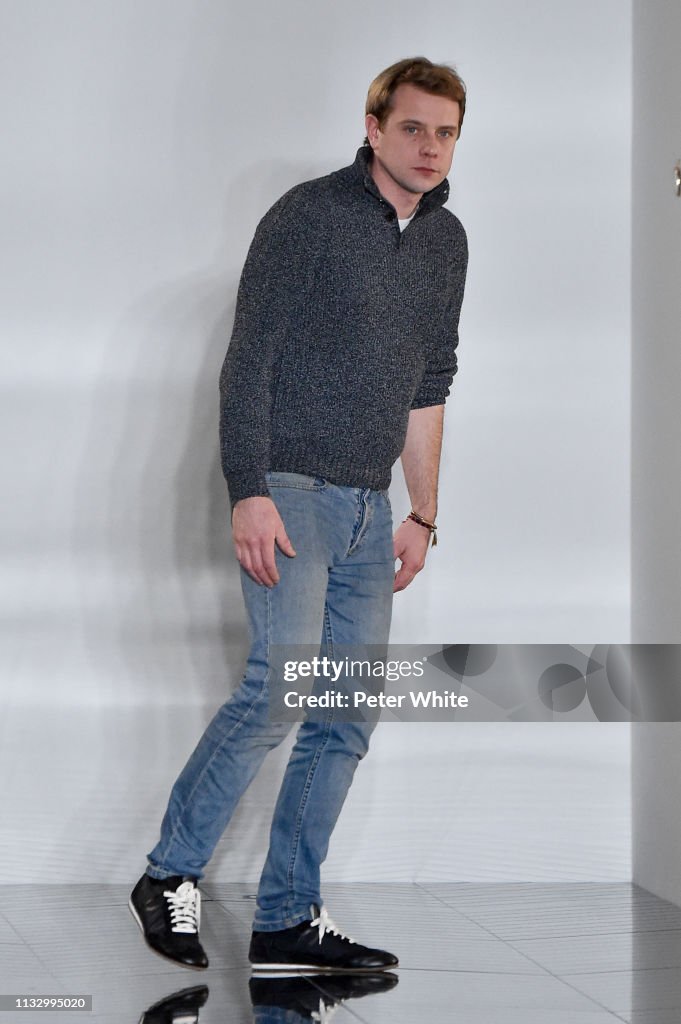 Loewe : Runway - Paris Fashion Week Womenswear Fall/Winter 2019/2020