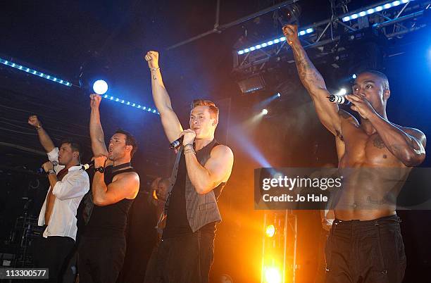 Webbe 1,049 Simon Webbe Duncan James Photos & High Res Pictures - Getty Images