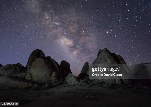 milky way over the alabama hills in death valley, california, usa - alabama hills stock-fotos und bilder