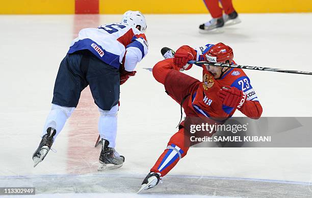 Slovenia's Robert Sabolic vies with Russia's Alexei Tereshenko during the IIHF Ice Hockey World Championship group A match in Bratislava on May 1,...