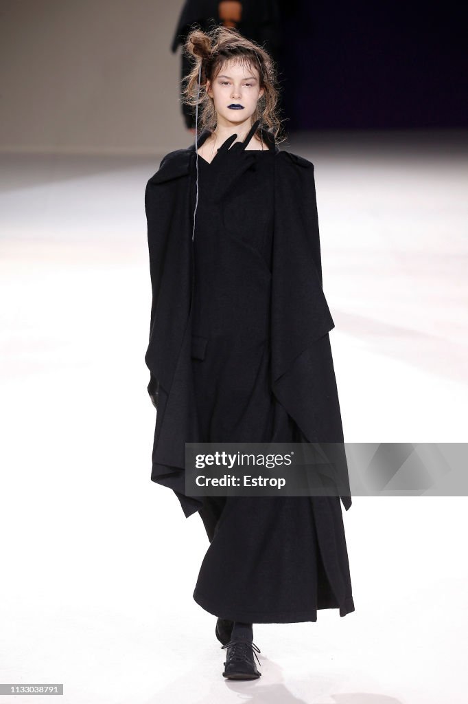 Yohji Yamamoto : Runway - Paris Fashion Week Womenswear Fall/Winter 2019/2020
