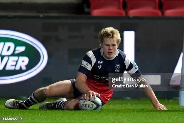 Dan Thomas of Bristol Bears scores his teams first try during the Gallagher Premiership Rugby match between Bristol Bears and Gloucester Rugby at...