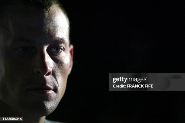 Us cyclist Lance Armstrong speaks to the press 08 June 2003 in Villars-de-Lans, before the start of the first stage of the Criterium du Dauphine...