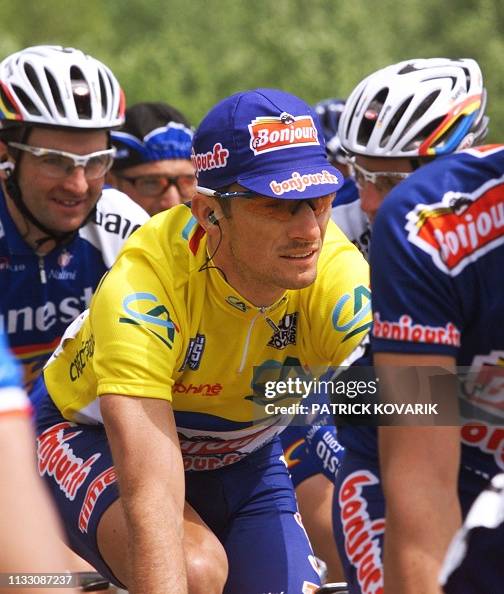 Didier Rous le Français Didier Rous roule dans le peloton, le 11 Juin 2001, lors ...