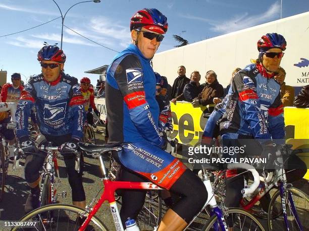 L'Américain Lance Armstrong, ancien champion du monde sur route, patiente, le 09 mars à Montereau, avant le départ de la 2e étape de la course...