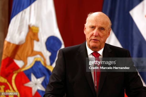 King Harald V speaks during a press conference at La Moneda Palace during Day 2 of the visit of Norwegian Royals to Chile on March 27, 2019 in...