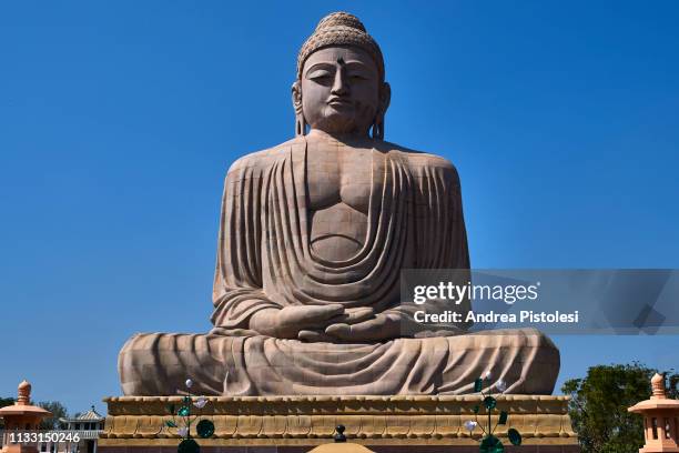 the great buddha statue in bodhgaya, india - buddha stock-fotos und bilder