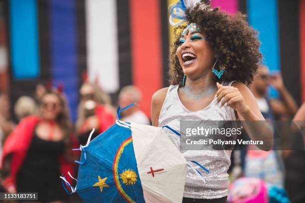 carnaval callejero en recife, pernambuco, brasil - música latinoamericana fotografías e imágenes de stock